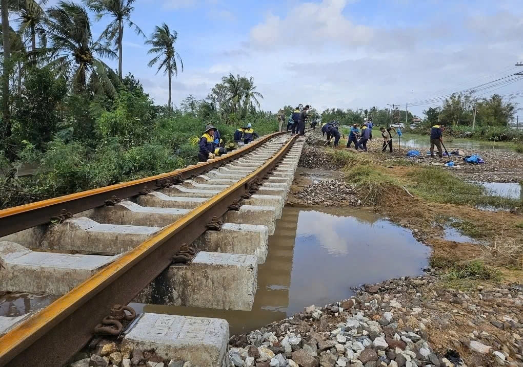 Repairs accelerate to reopen North-South railway after severe flood damage